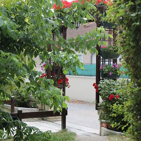 Hotel Logis Beausejour 2*