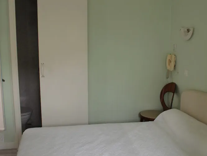 Logis Beausejour Шовиньи